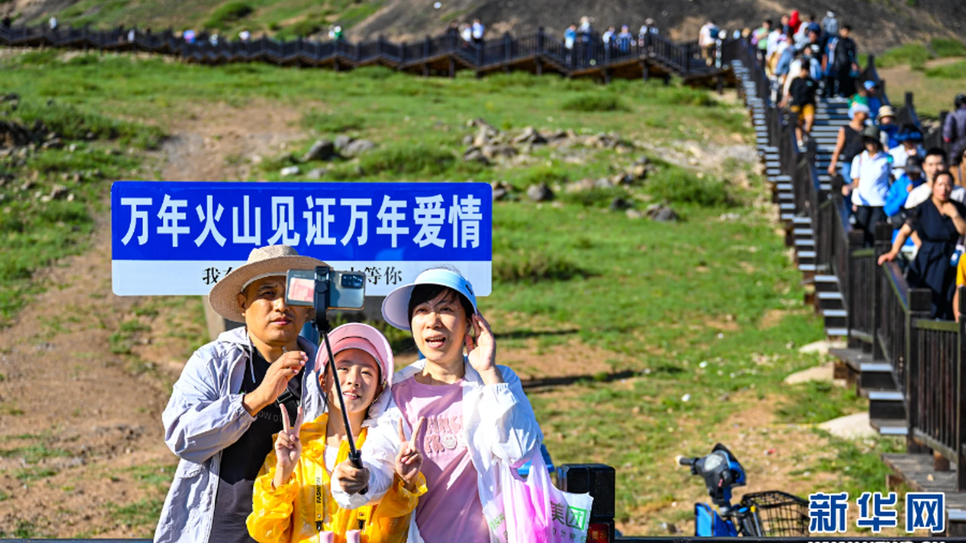 乌兰哈达火山地质公园 - 内蒙古乌兰察布市著名旅游景点 乌兰哈达火山地质公园 - 乌兰察布市旅游景区,第四纪火山群、地质博物馆,评分4.4